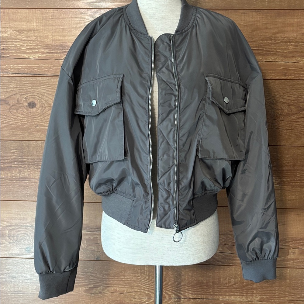 Love Tree NWT sz M gray cropped bomber jacket